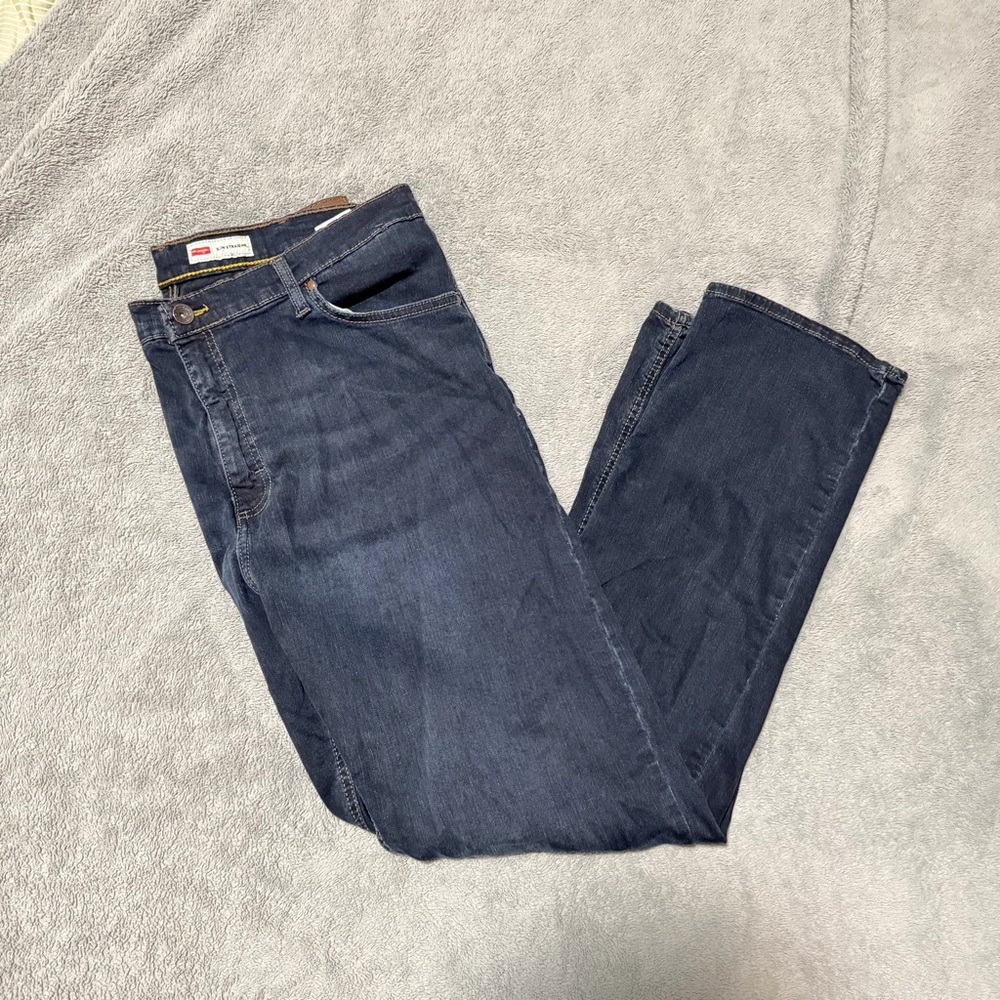Wrangler Men's Navy Blue Slim Straight Jeans